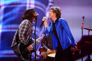 Dave Grohl y Mick Jagger durante el show en Anaheim del sábado.