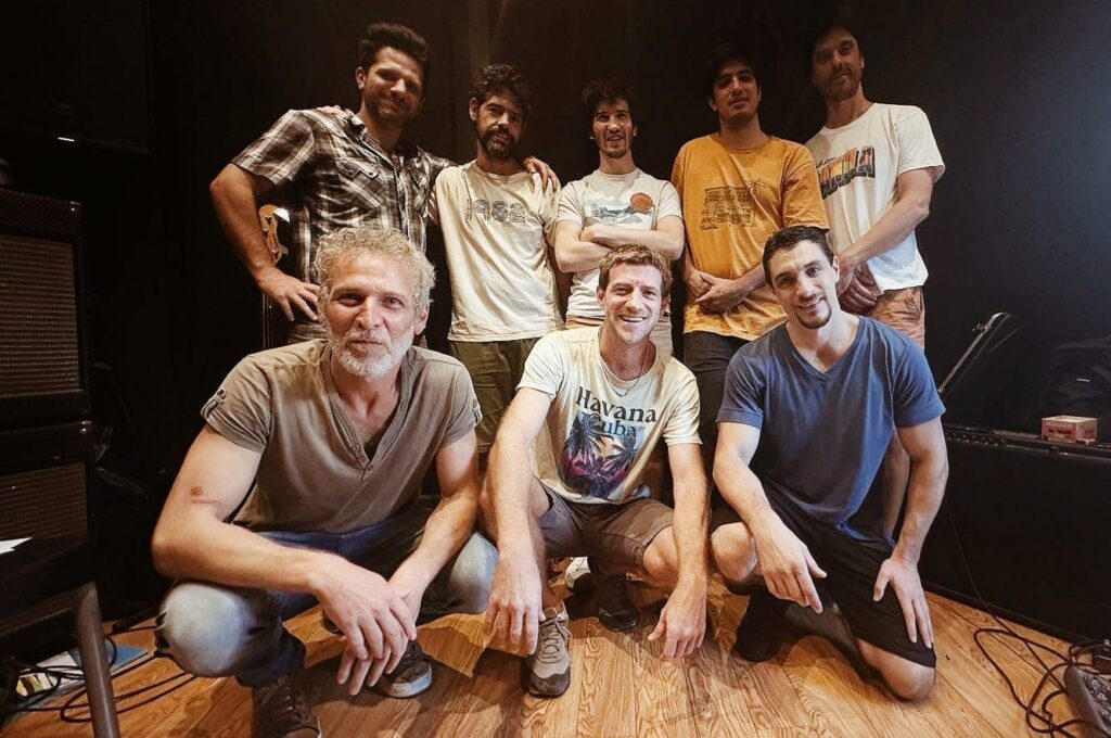 Descubriendo ‘VOL. 1’: El Nuevo Viaje Musical de Esos Sherpas