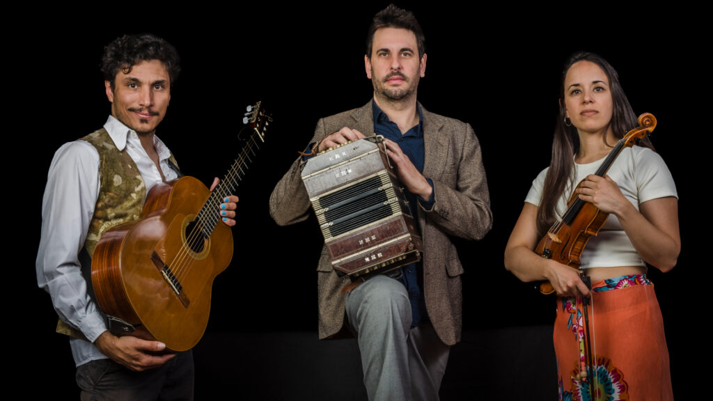 Nomás Así: el folclore como conversación íntima con lo tradicional