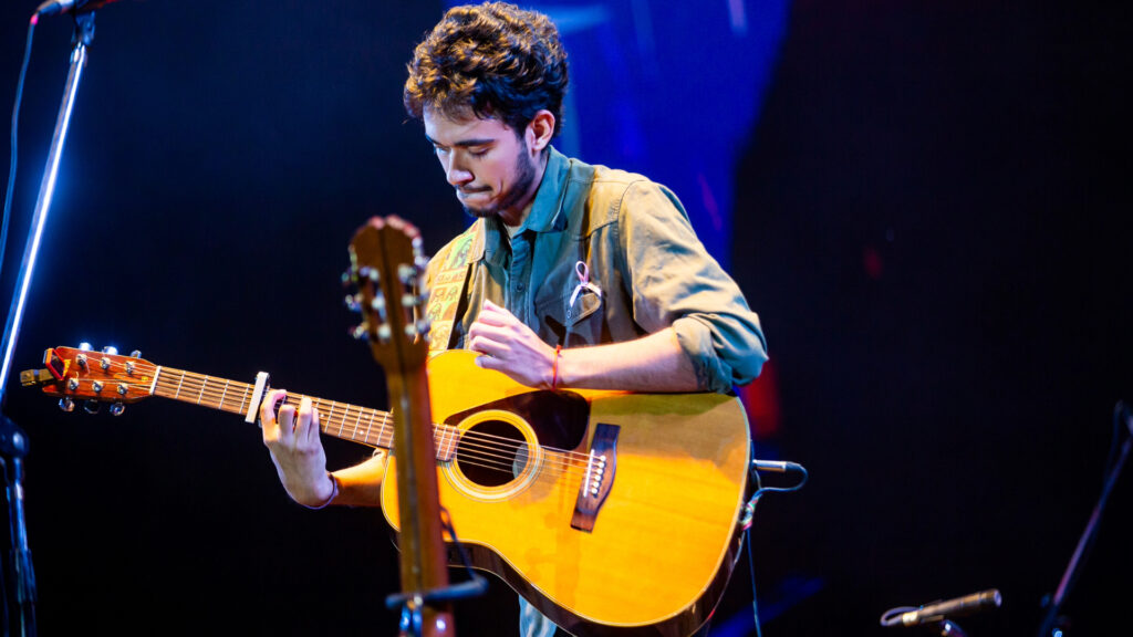 Simple y Natural: el linaje que sostiene el primer disco de Mati Rojas